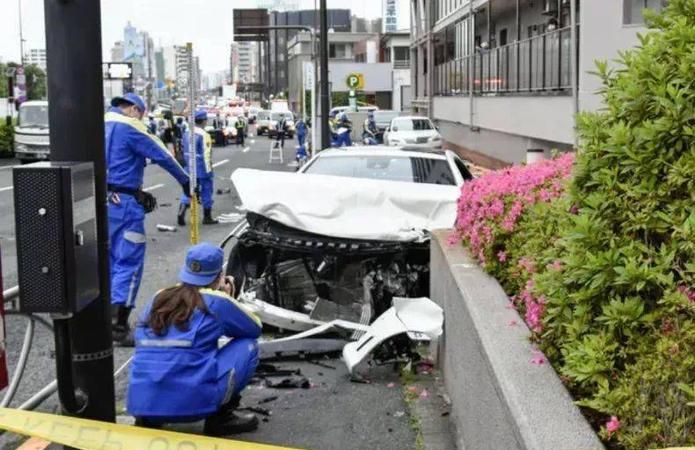 梦见车祸现场死人是什么预兆,梦见有人出车祸死了预示什么图4